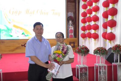 Video: Lễ chia tay cô Diệu Quỳ về hưu theo chế độ