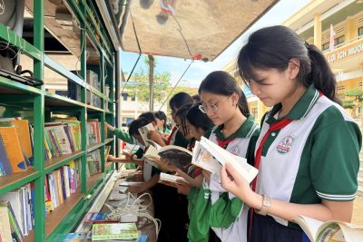 Chương trình Xe Thư viện lưu động tại trường THCS Nguyễn Tất Thành (xã Quảng Phú) Chương trình Xe Thư viện lưu động tại trường THCS Nguyễn Tất Thành (xã Quảng Phú)