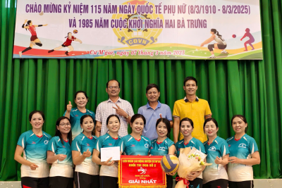 Đội bóng chuyền nữ công đoàn viên Trường THCS Nguyễn Tất Thành tỏa sáng tại giải bóng chuyền khối thi đua số 2
