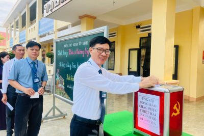 Liên đội Trường THCS Nguyễn Tất Thành tổ chức quyên góp ủng hộ đồng bào khắc phục hậu quả bởi bão số 10 Bualoi Liên đội Trường THCS Nguyễn Tất Thành tổ chức quyên góp ủng hộ đồng bào khắc phục hậu quả bởi bão số 10 Bualoi