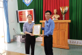 Chi bộ Trường THCS Nguyễn Tất Thành tổ chức trao Quyết định công nhận Đảng viên chính thức