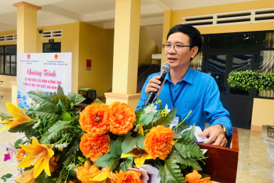 Sôi nổi chương trình “Thư viện lưu động” tại Trường THCS Nguyễn Tất Thành Sôi nổi chương trình “Thư viện lưu động” tại Trường THCS Nguyễn Tất Thành