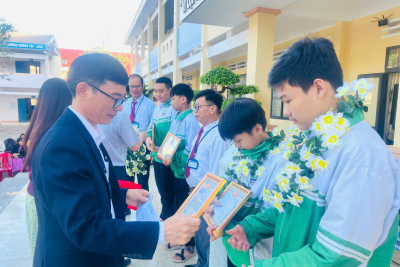 TRƯỜNG THCS NGUYỄN TẤT THÀNH VINH DANH GIÁO VIÊN, HỌC SINH ĐẠT THÀNH TÍCH CAO TẠI CUỘC THI SÁNG TẠO KHOA HỌC KỸ THUẬT CẤP TỈNH