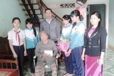 THĂM MẸ VIỆT NAM ANH HÙNG NHÂN NGÀY 22/12